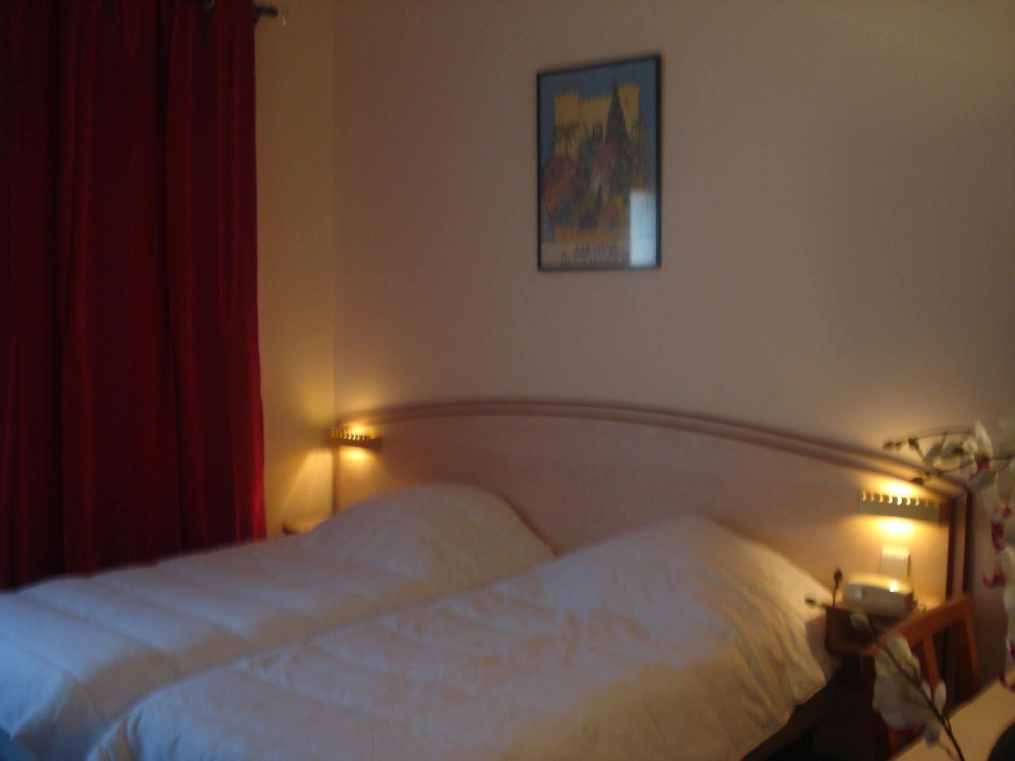 Le Terminus Hotel Tarascon Exterior photo