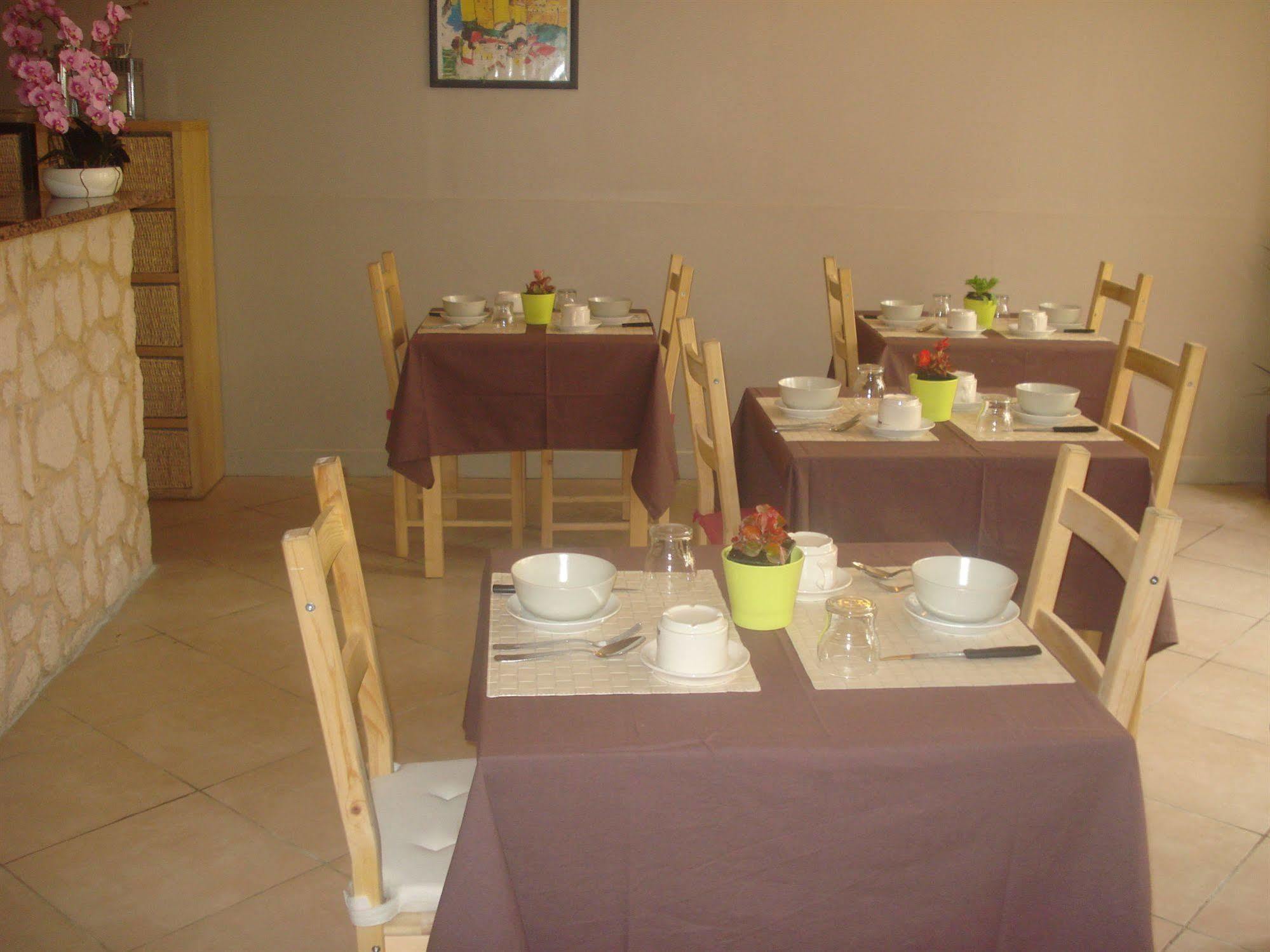 Le Terminus Hotel Tarascon Exterior photo